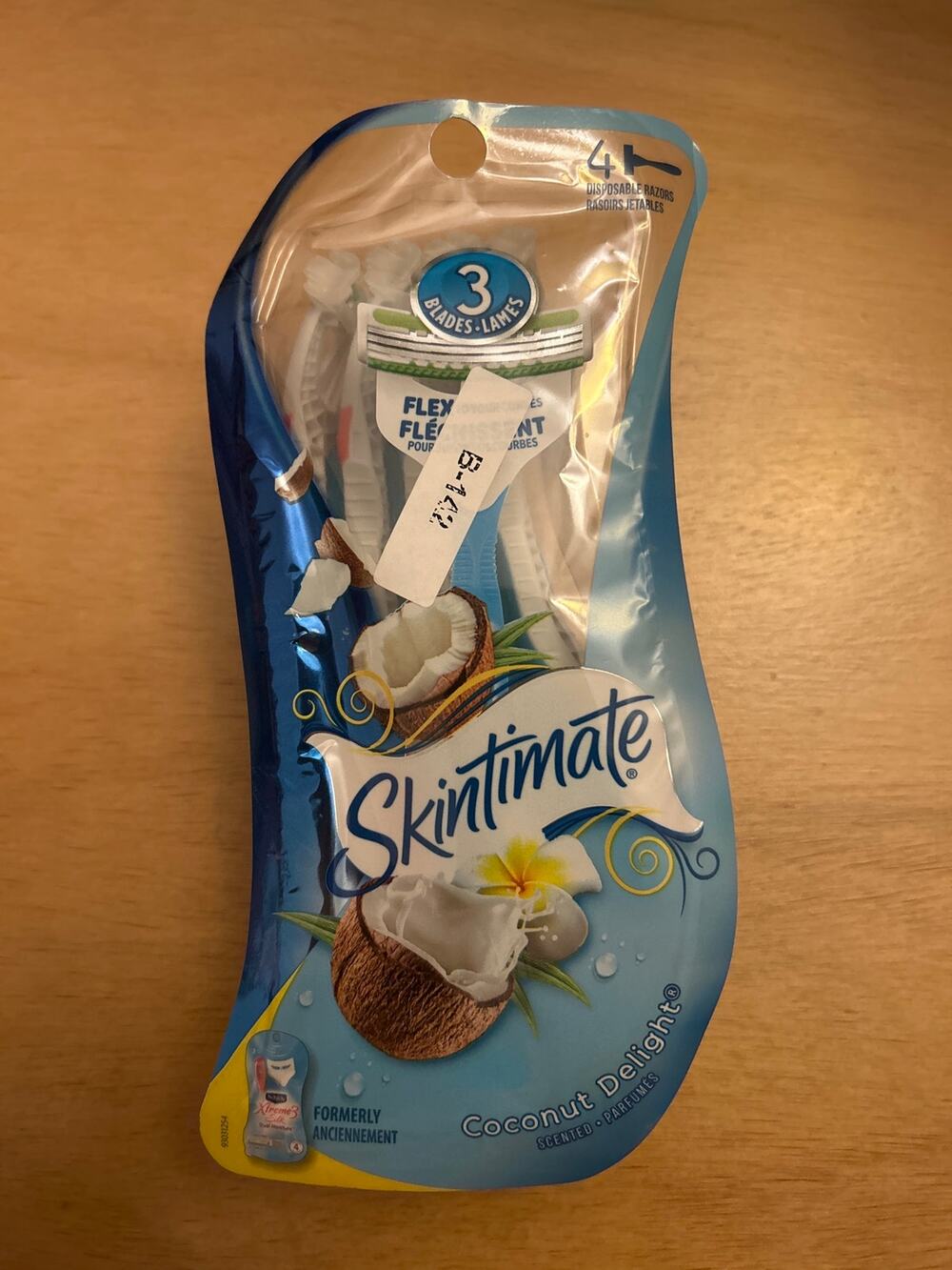 New Skintimate 4ct Disposable Razors 3 Blades Coconut Delight Scented